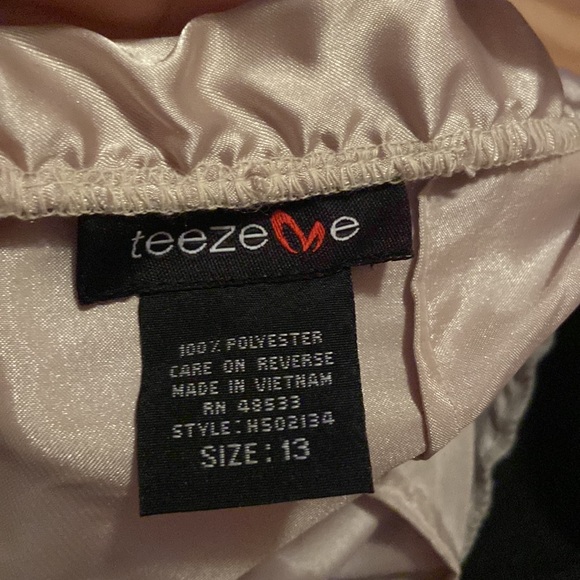 US 13 fits in medium too lovely dress used once - Picture 2 of 2